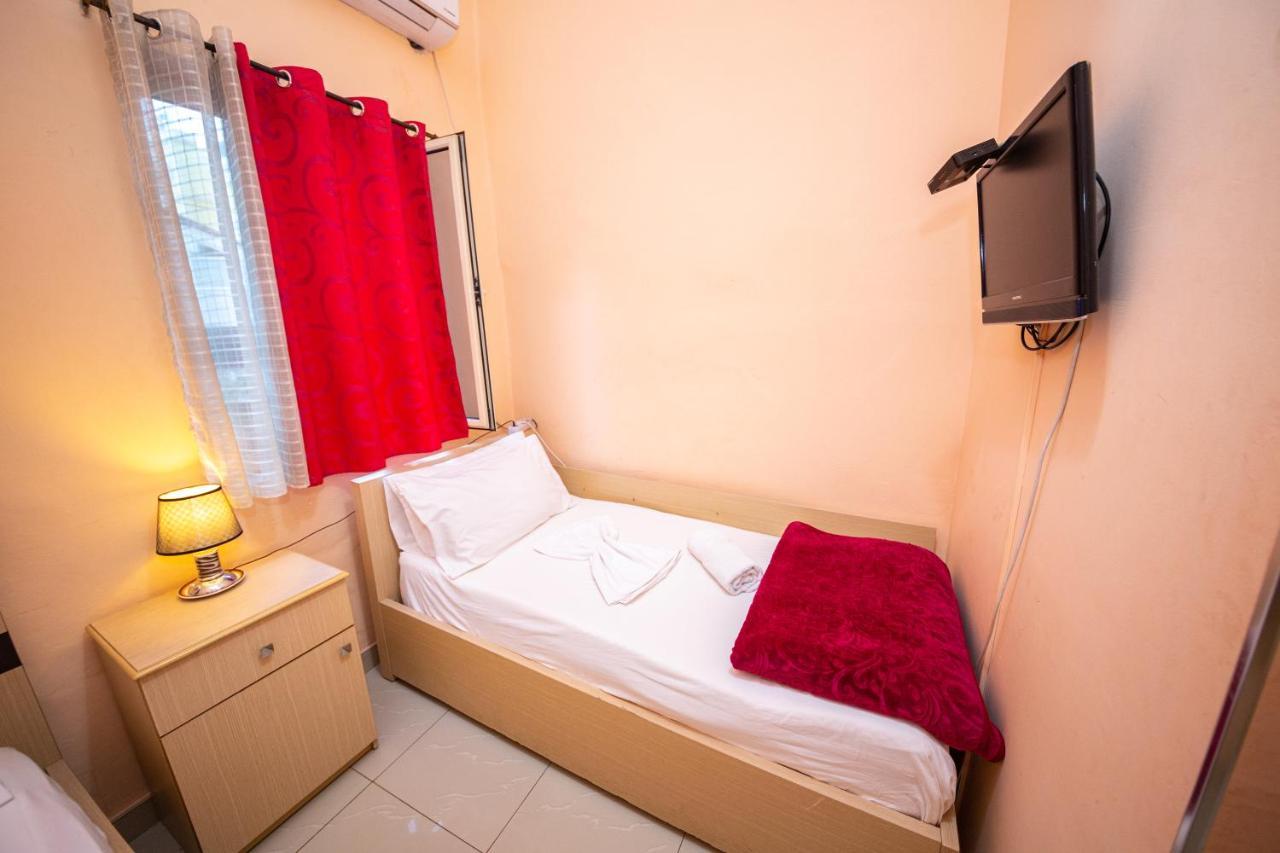Center Elite Hotel 2*